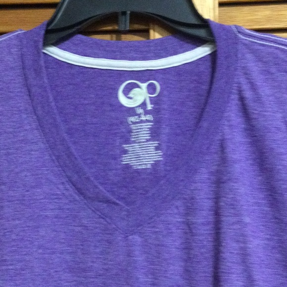 OP brand. Vneck solid tshirt - Picture 6 of 8